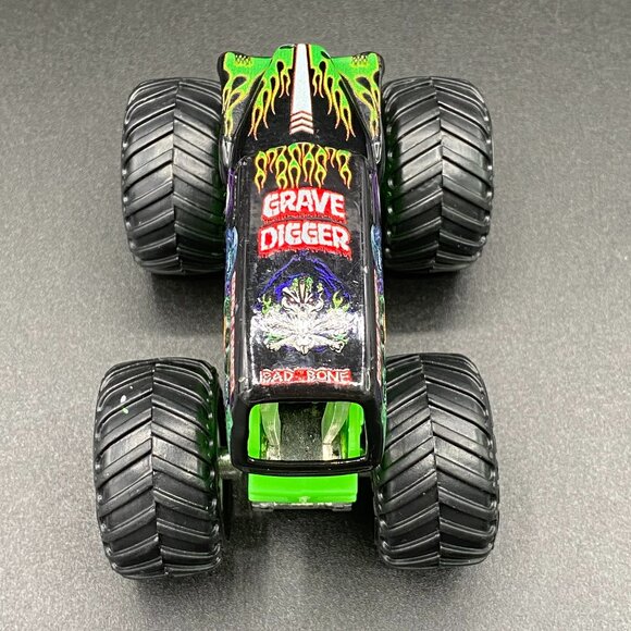 Hot Wheels Monster Jam Grave Digger 1:64 Diecast Monster Truck Black Green - Picture 7 of 13